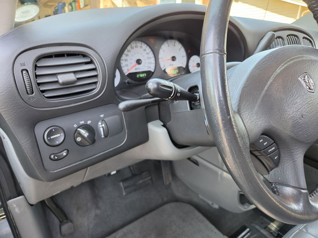 Used 2005 Dodge Grand Caravan SXT w/ Leather Interior Group FWD image 23