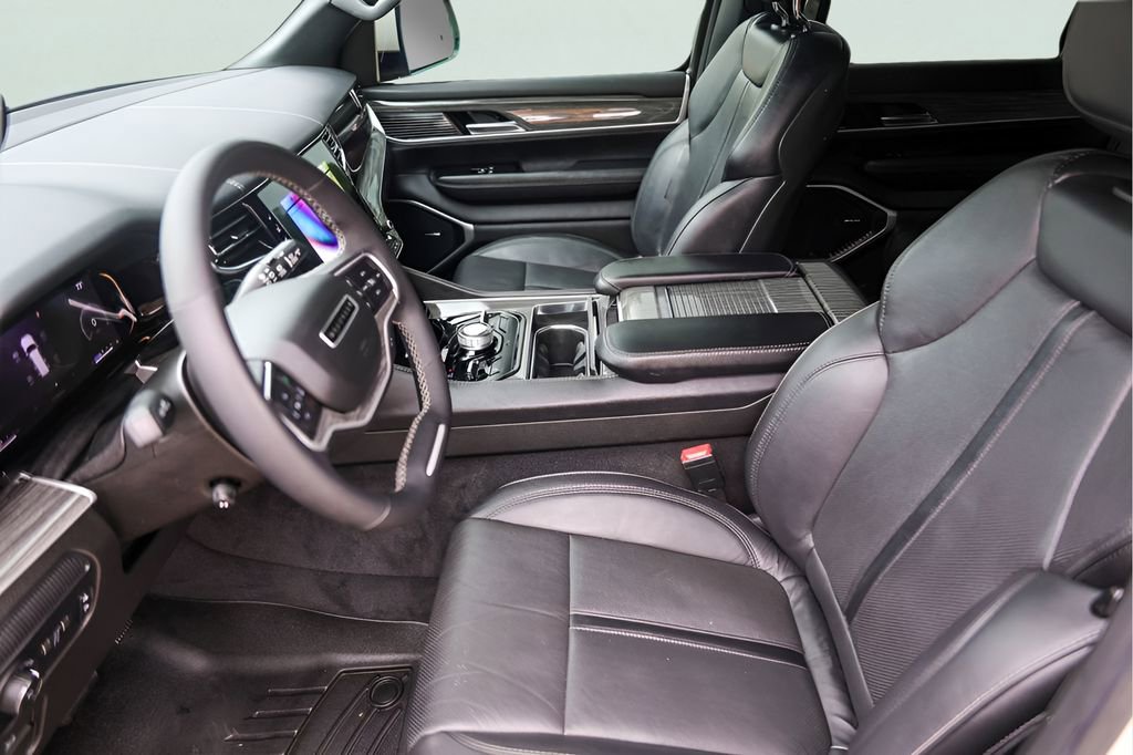 Used 2022 Jeep Wagoneer Series III AWD/4WD image 12