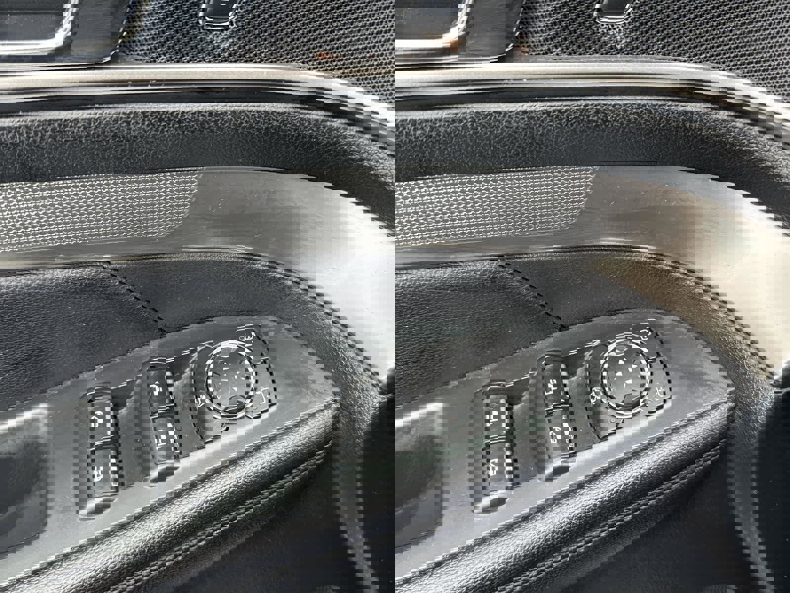 Used 2018 Ford Explorer XLT image 21