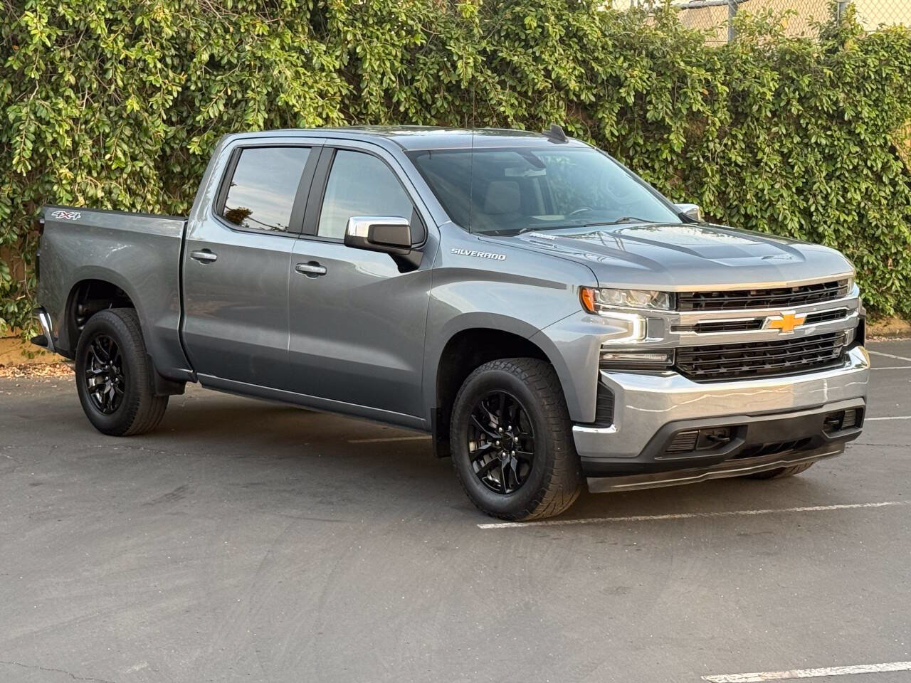 Used 2021 Chevrolet Silverado 1500 LT AWD/4WD image 3