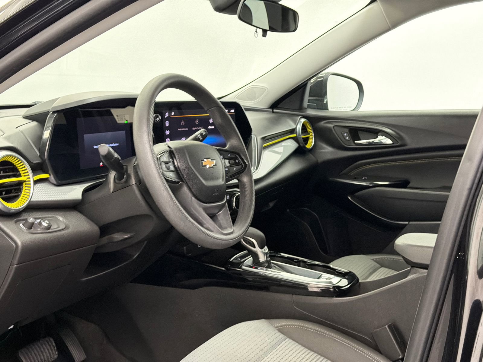 Used 2024 Chevrolet Trax LT image 13