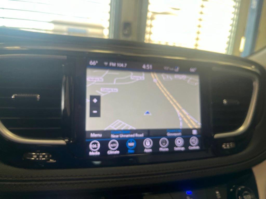 Used 2020 Chrysler Pacifica Limited FWD image 6