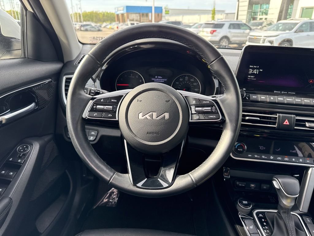 Used 2023 Kia Seltos EX AWD/4WD image 16