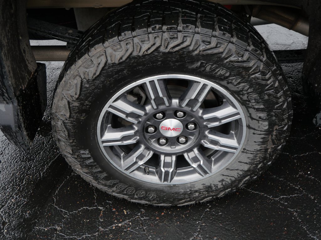 Used 2024 GMC Sierra 1500 AT4 w/ Technology Package AWD/4WD image 9