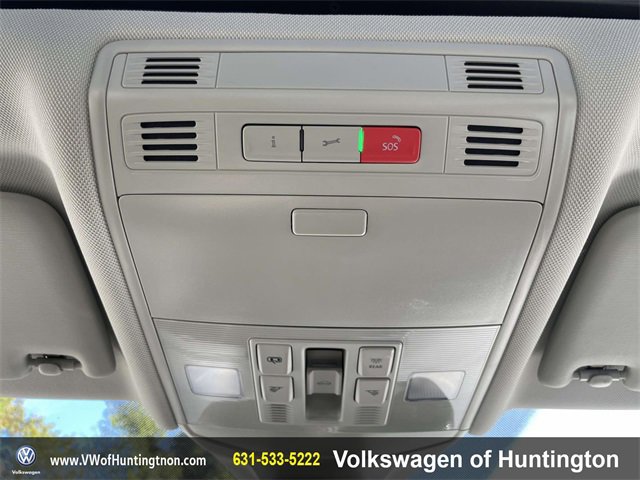 Certified 2025 Volkswagen Jetta SE w/ Sunroof Package image 30