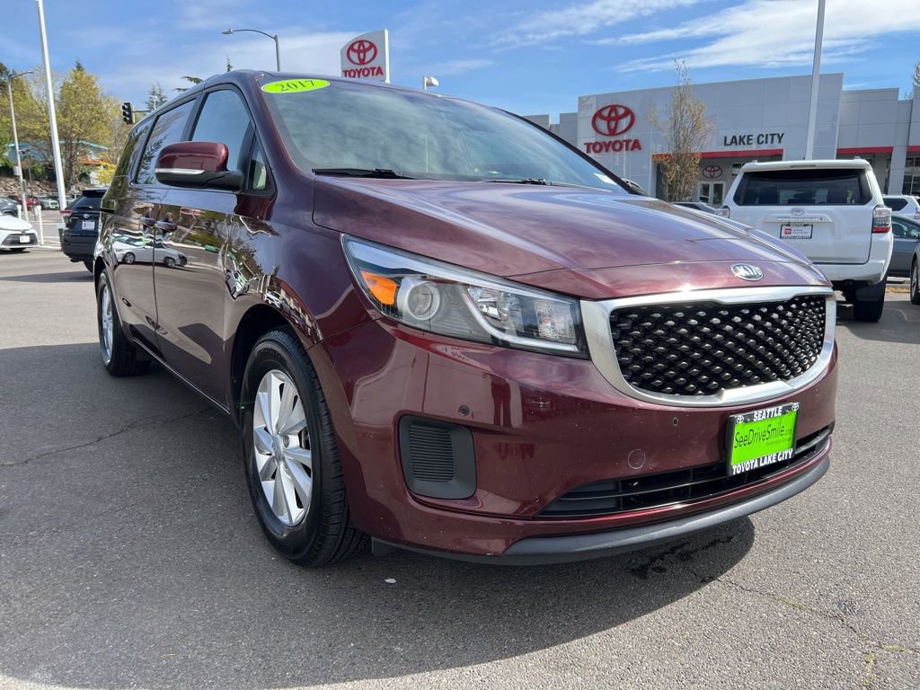 Used 2017 Kia Sedona LX w/ LX Essentials Premium Package image 1