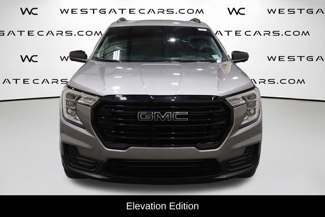 Used 2023 GMC Terrain SLE w/ Driver Convenience Package image 4
