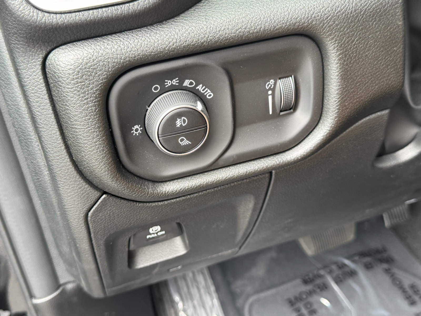New 2026 RAM 1500 Express AWD/4WD image 33