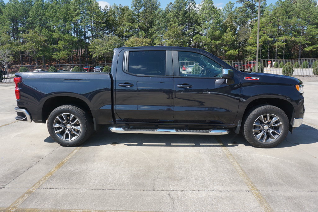 Used 2024 Chevrolet Silverado 1500 LT AWD/4WD image 21