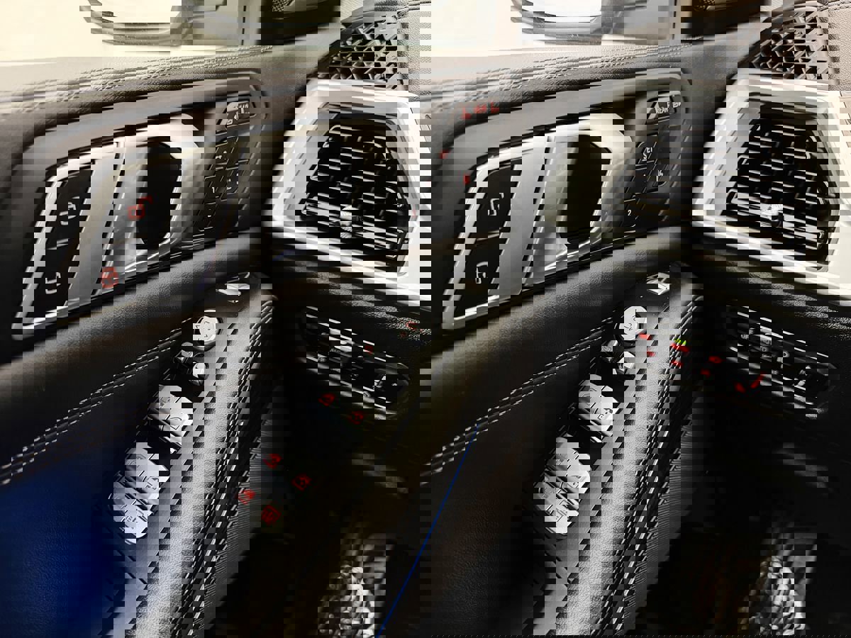 Used 2023 BMW X7 xDrive40i w/ Premium Package image 20