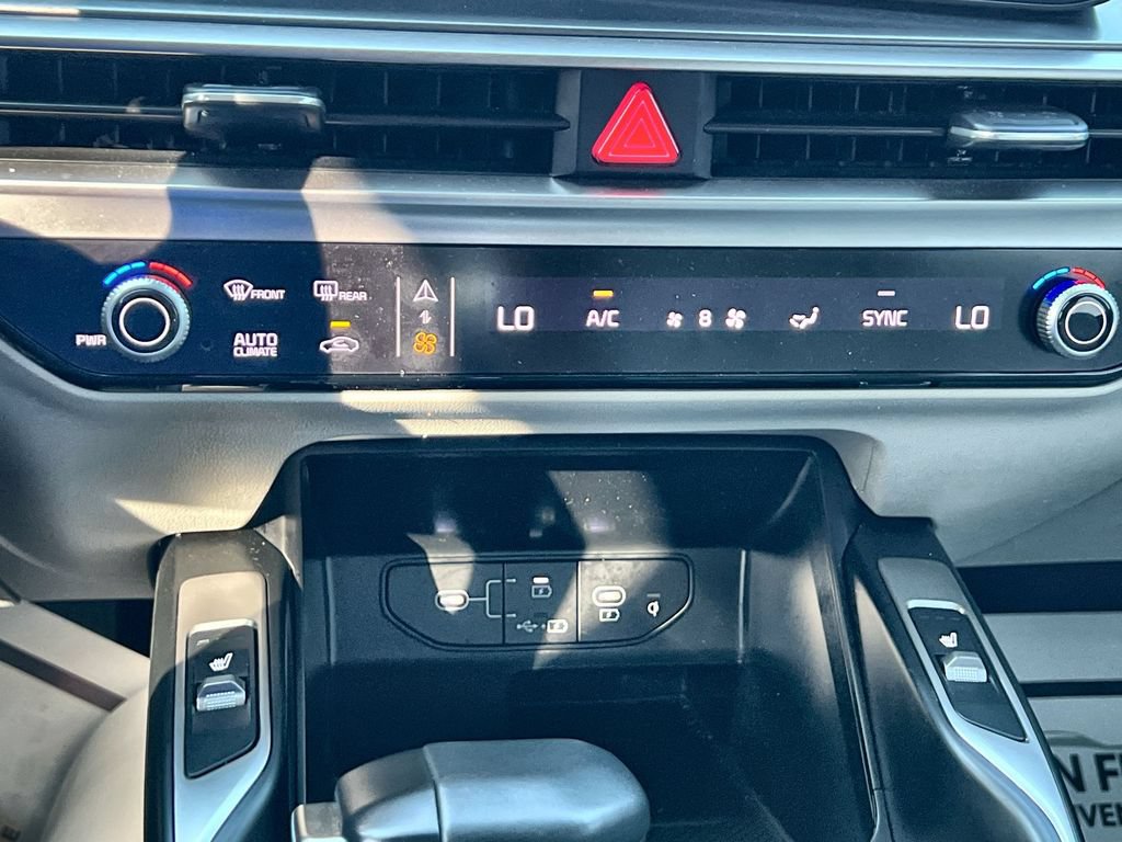 Used 2024 Kia Sorento S FWD image 19