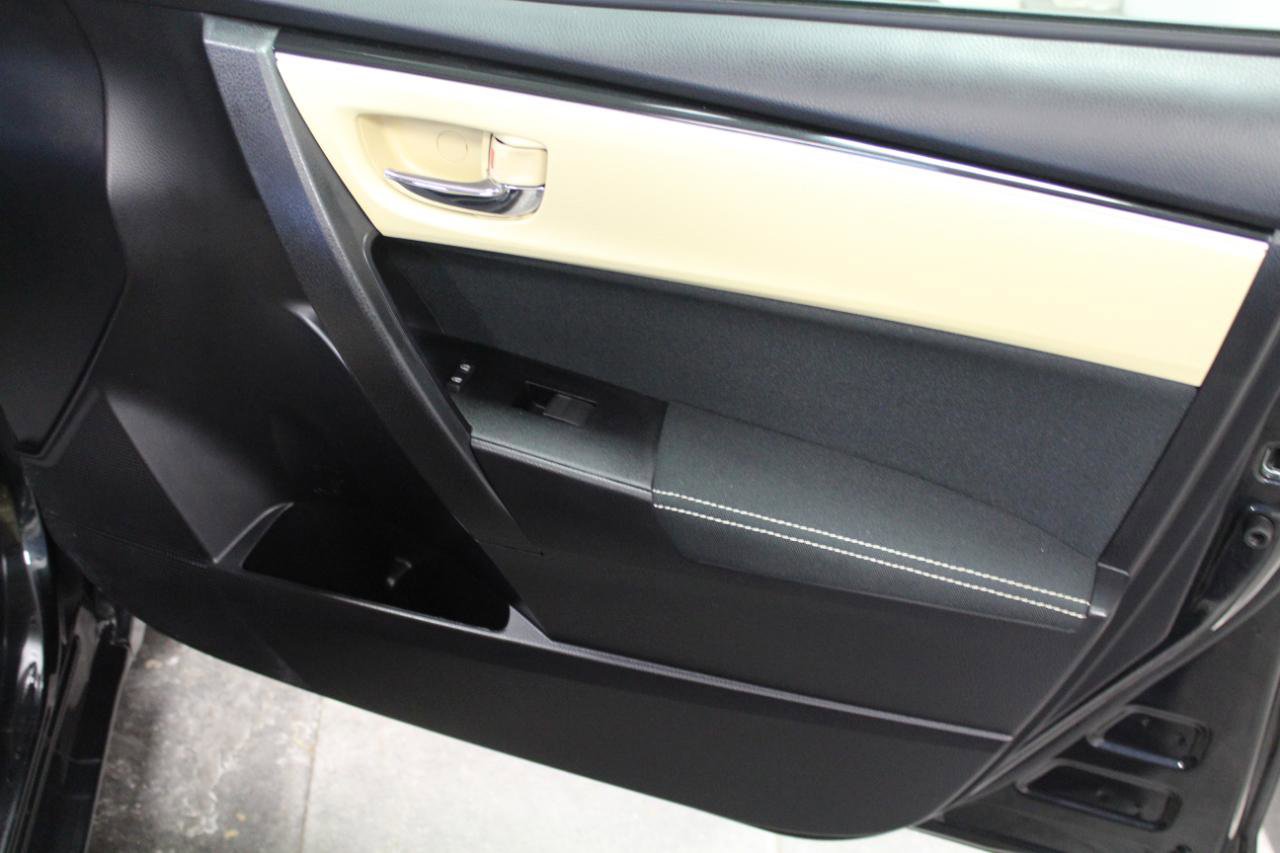 Used 2017 Toyota Corolla LE image 23