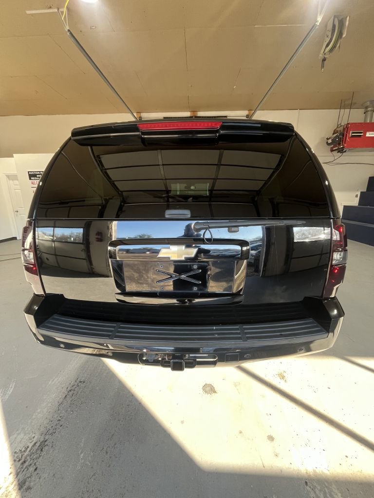 Used 2011 Chevrolet Suburban LT image 3