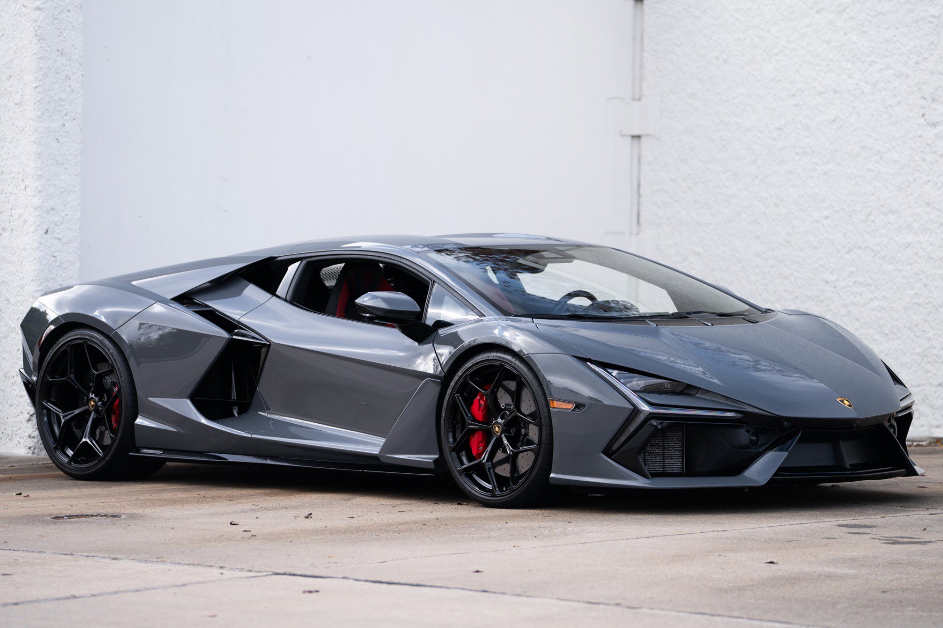 Used 2024 Lamborghini Revuelto image 8