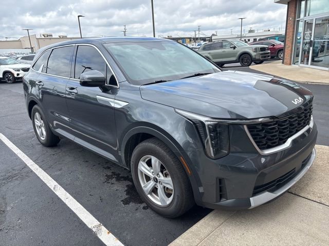 Used 2024 Kia Sorento LX FWD image 3