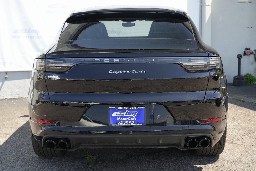 Used 2022 Porsche Cayenne Turbo image 5
