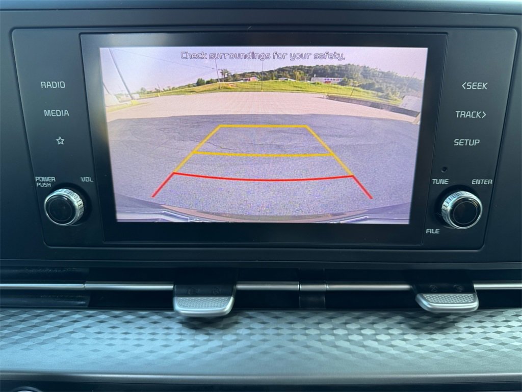 Used 2022 Kia Carnival LX image 12