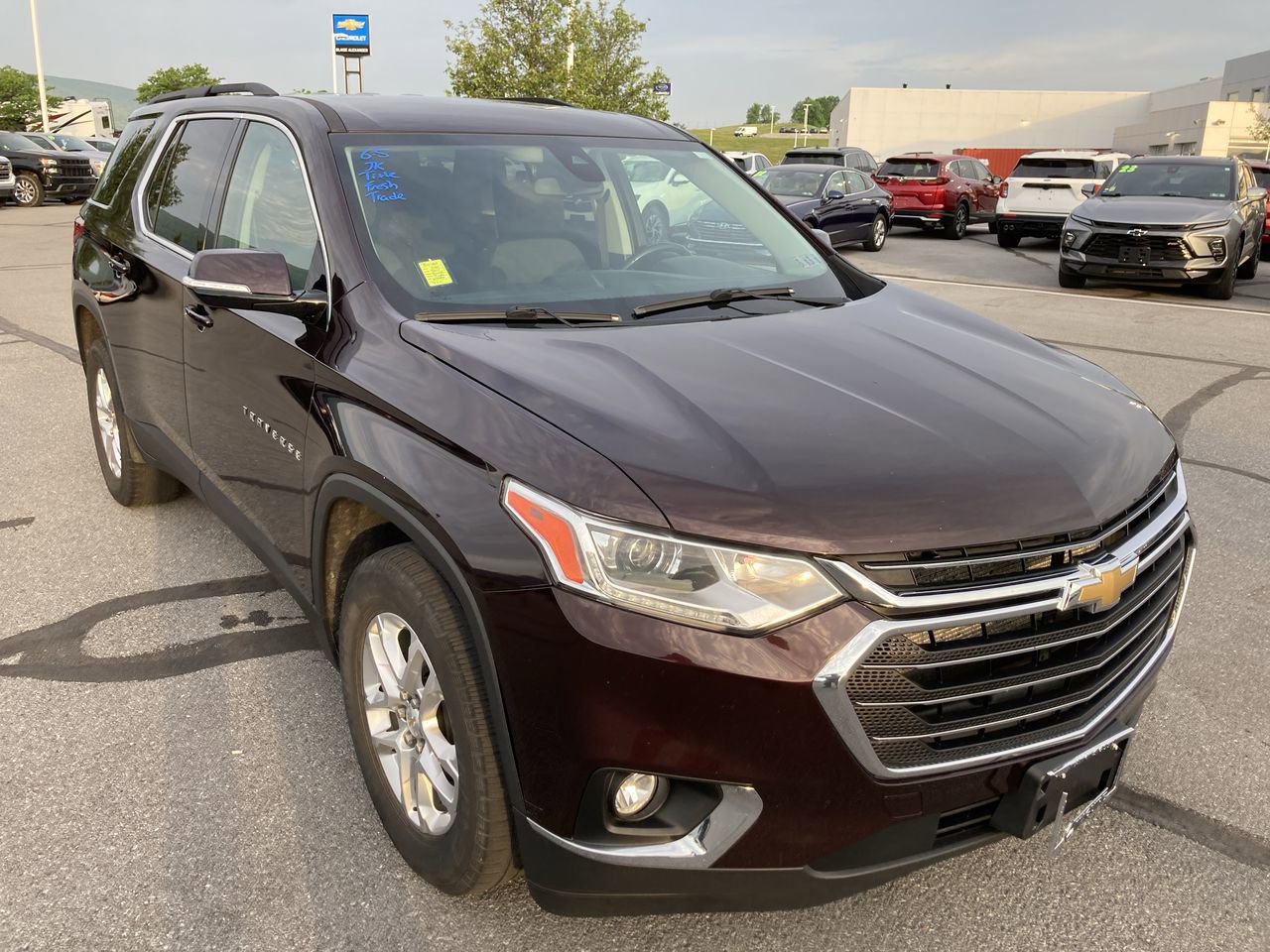 Used 2020 Chevrolet Traverse LT w/ Driver Confidence II Package AWD/4WD image 1