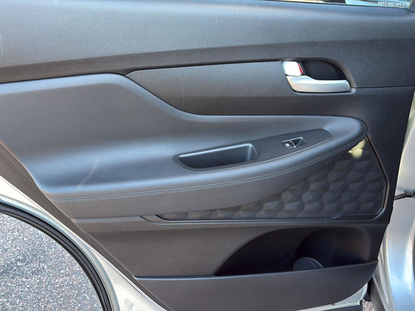 Used 2019 Hyundai Santa Fe SE image 18