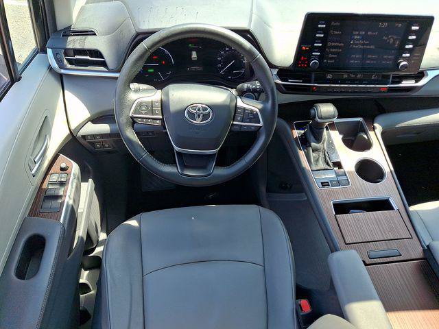 Certified 2021 Toyota Sienna XLE AWD/4WD image 12