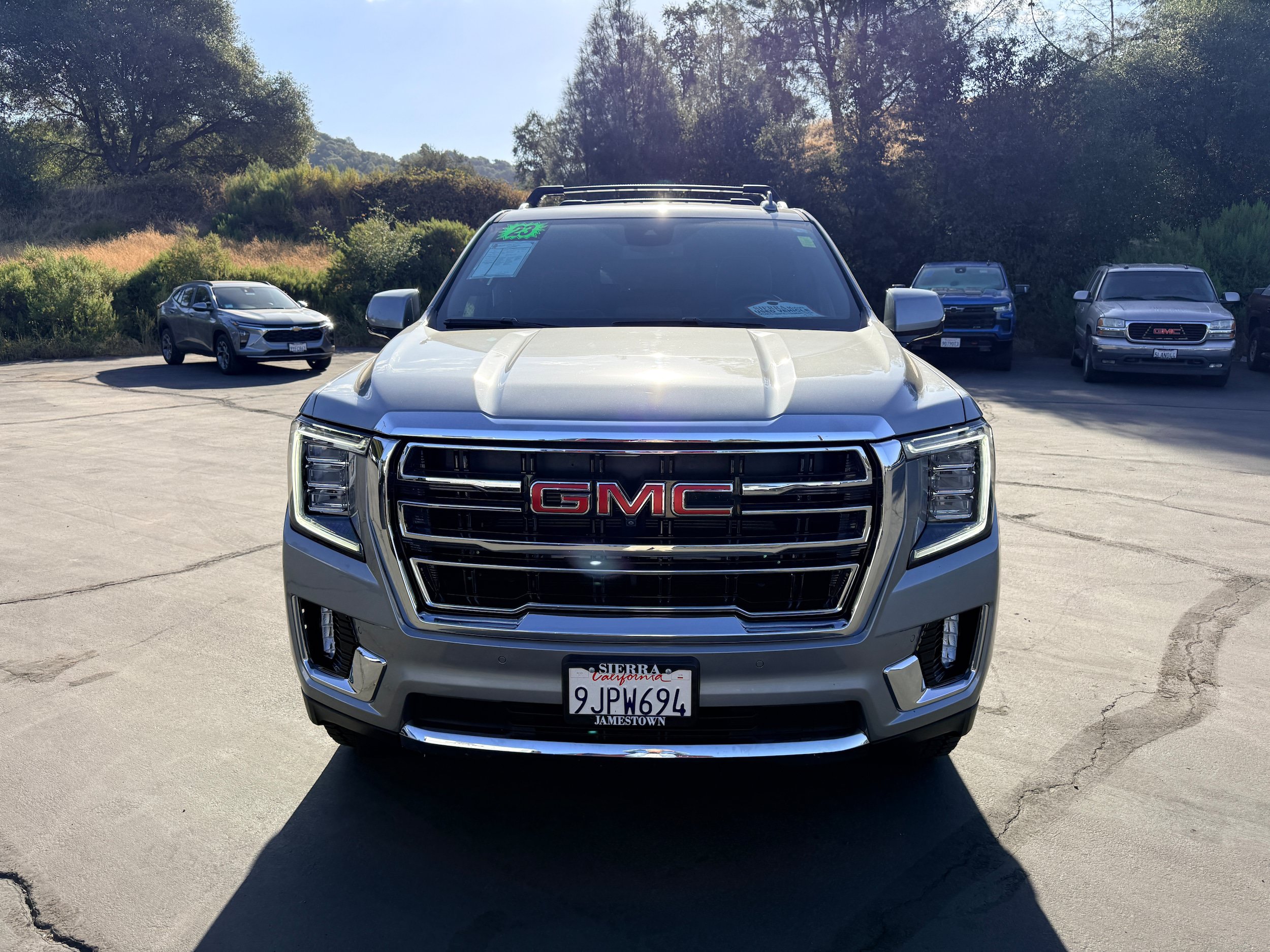 Used 2023 GMC Yukon XL SLT w/ SLT Luxury Package AWD/4WD image 3