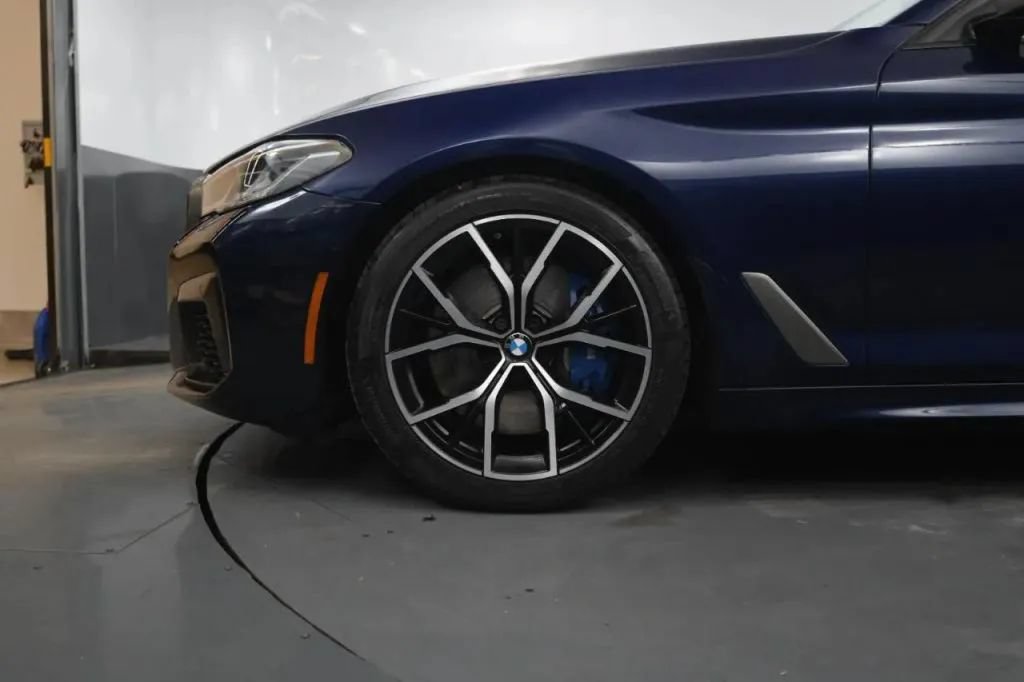 Used 2021 BMW M550i xDrive w/ Executive Package AWD/4WD image 10