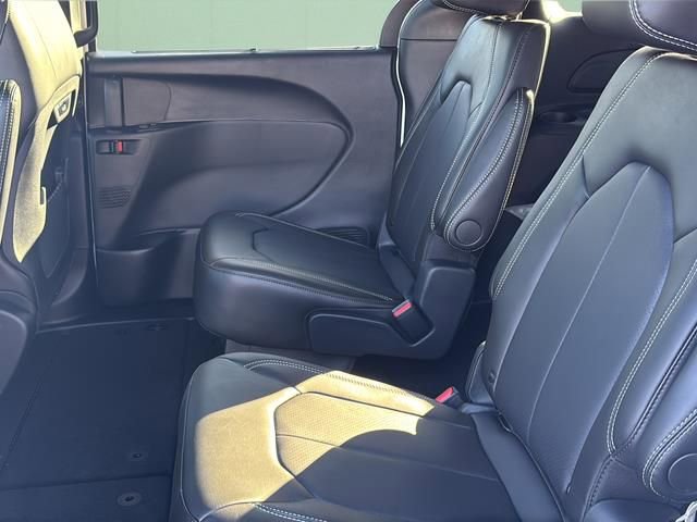 New 2026 Chrysler Pacifica Select FWD image 22