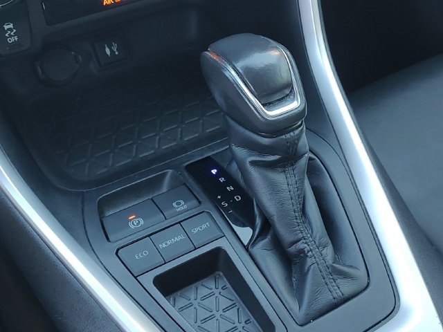 Used 2019 Toyota RAV4 XLE Premium FWD image 18