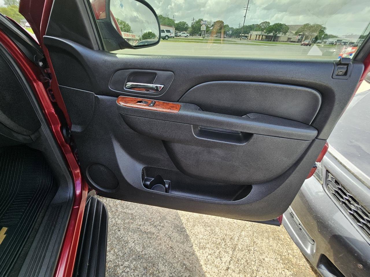 Used 2011 Chevrolet Suburban LT image 34