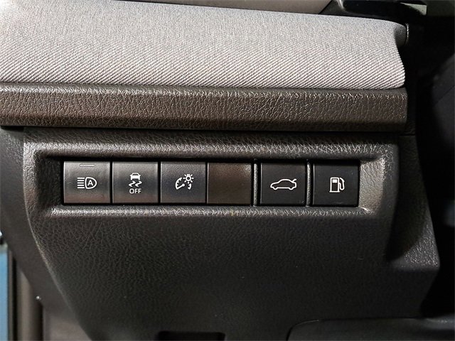 Used 2025 Toyota Camry LE w/ Convenience Package image 23