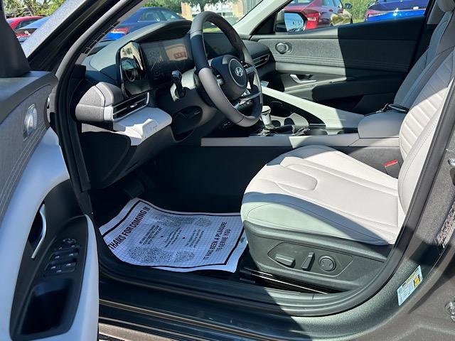 New 2025 Hyundai Elantra Limited image 7