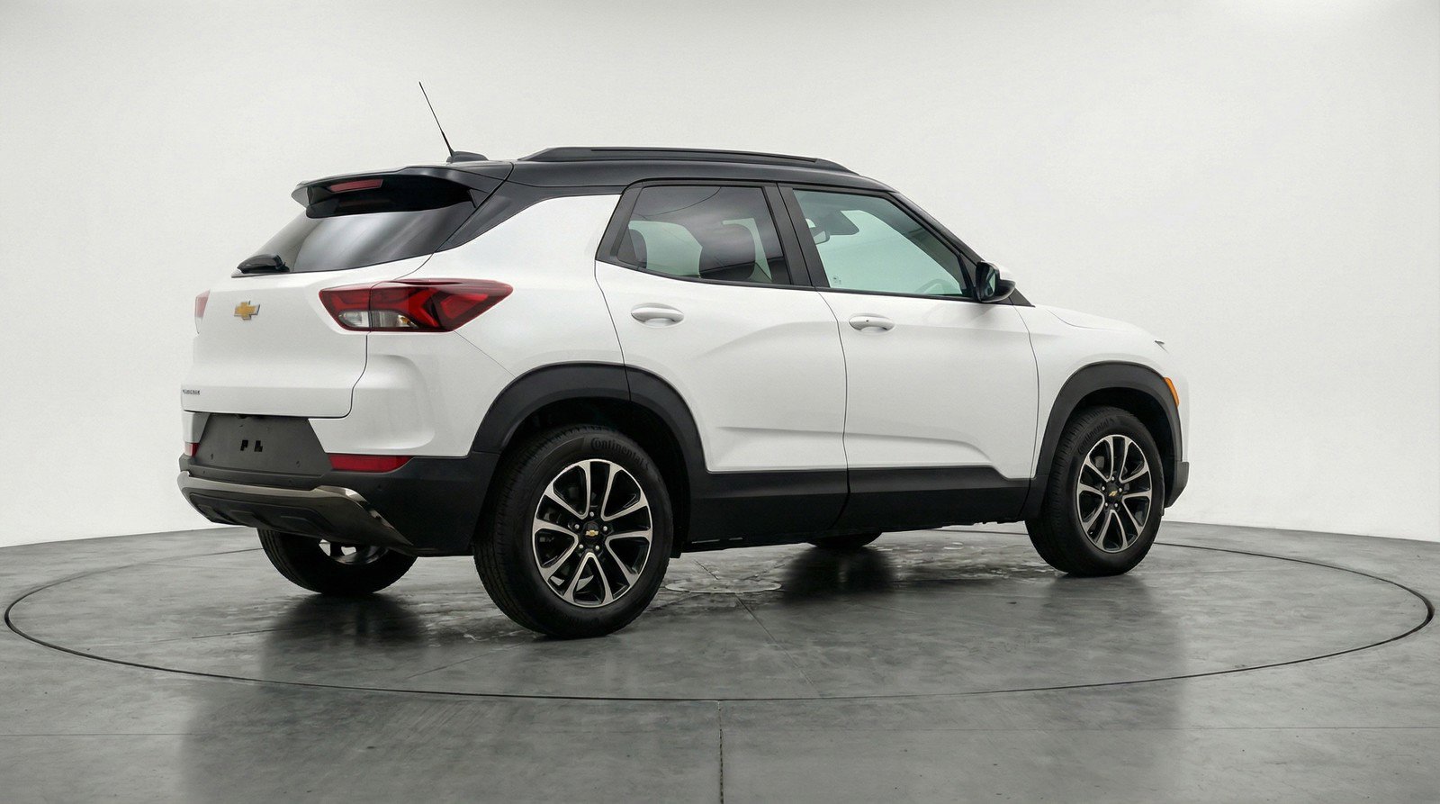 Used 2025 Chevrolet TrailBlazer LT AWD/4WD image 9