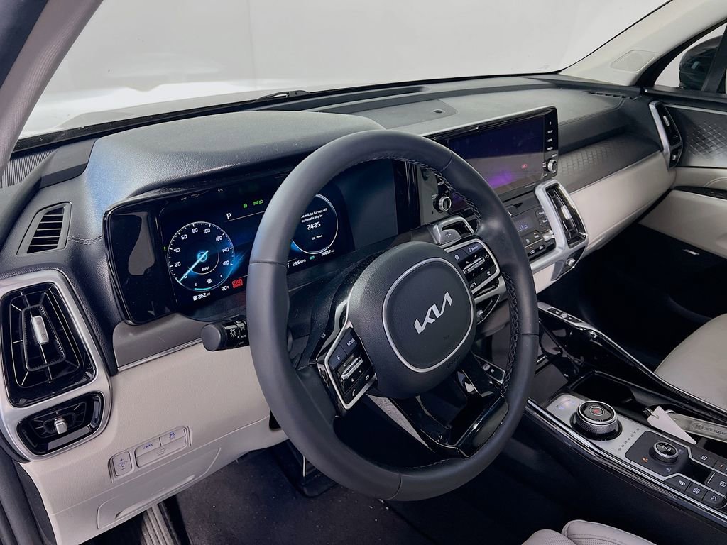 Certified 2023 Kia Sorento SX Prestige w/ Panoramic Sunroof Package AWD/4WD image 10