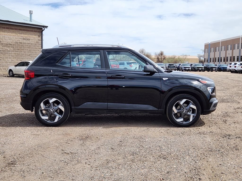 Used 2023 Hyundai Venue SEL FWD image 2
