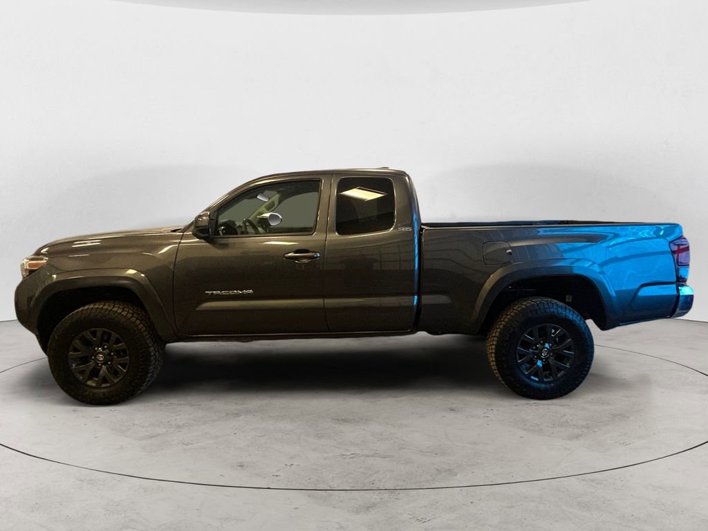 Used 2022 Toyota Tacoma SR5 w/ SR5 Appearance Package (SM) image 2