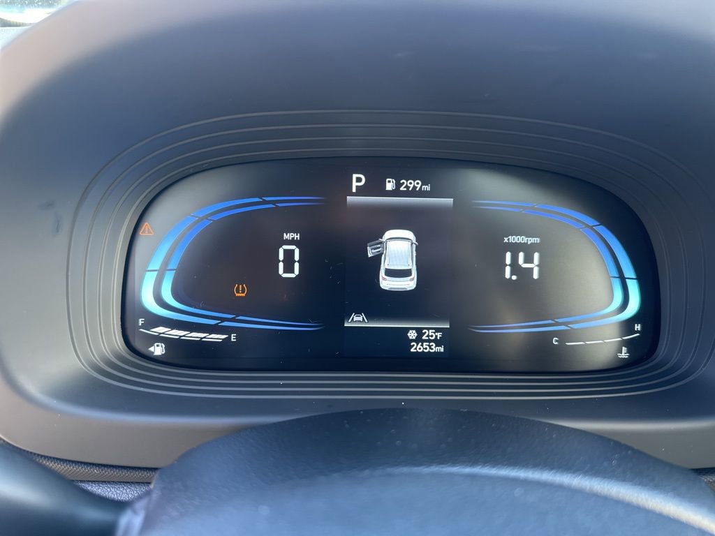 Certified 2025 Hyundai Venue SEL image 15