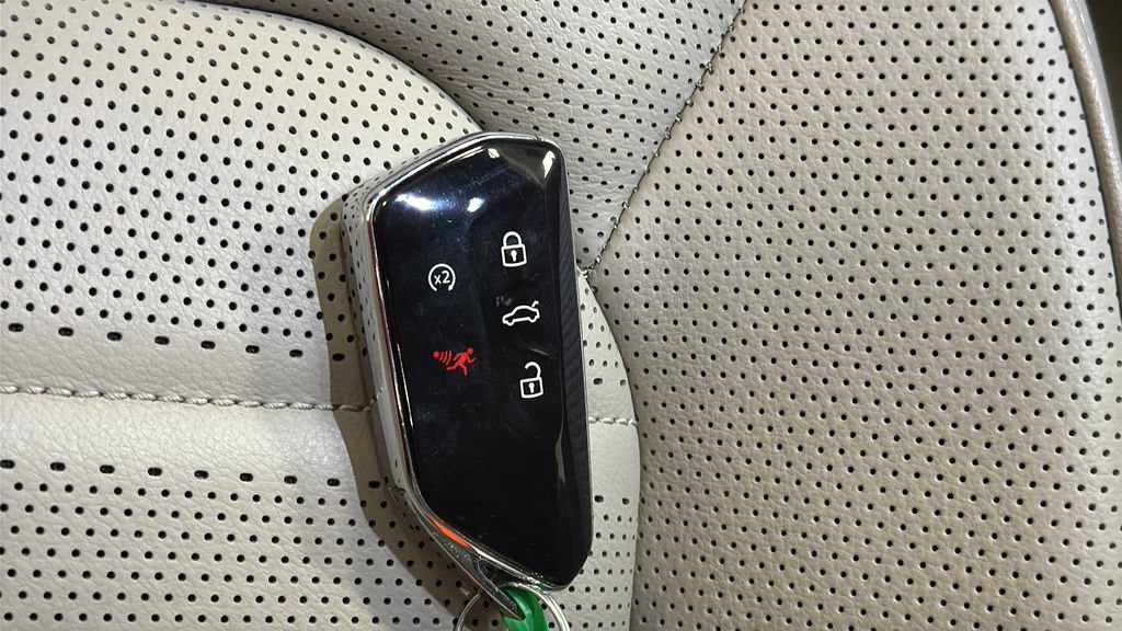 Used 2025 Volkswagen Atlas SEL AWD/4WD image 43