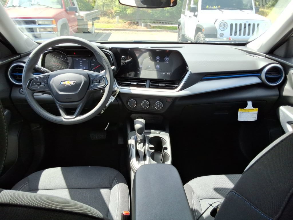 New 2026 Chevrolet Trax LS w/ LS Convenience Package FWD image 18