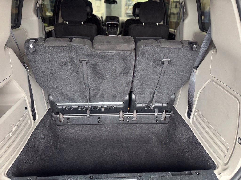 Used 2015 Dodge Grand Caravan SE FWD image 30