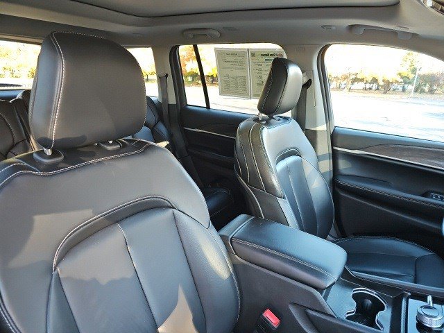 Used 2024 Jeep Grand Cherokee Limited image 12