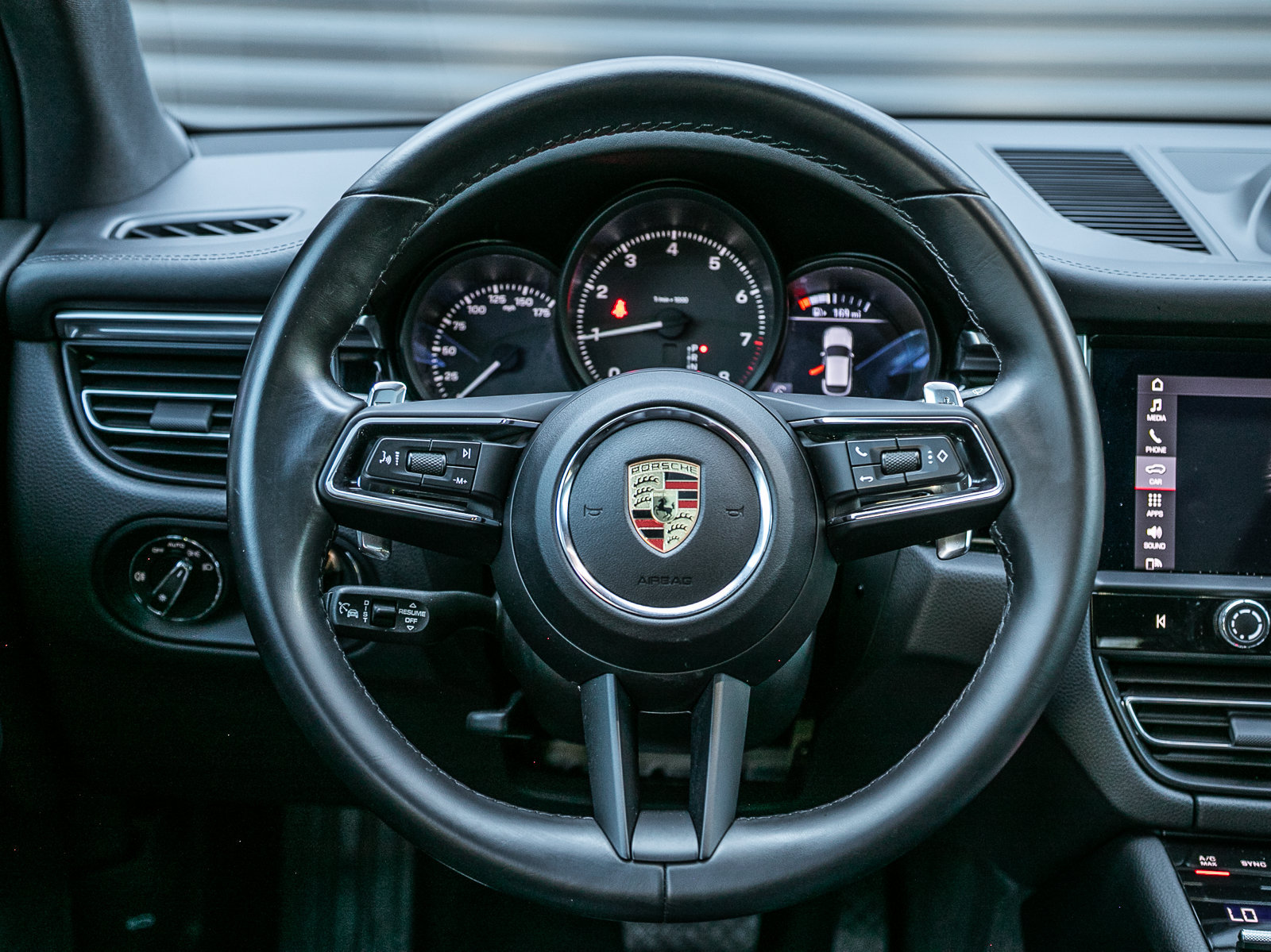Certified 2023 Porsche Macan AWD/4WD image 13