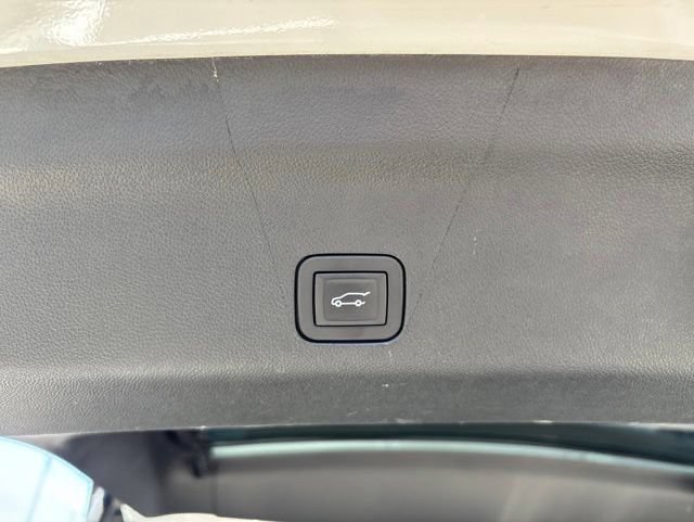 Used 2025 Chevrolet Tahoe Z71 AWD/4WD image 32