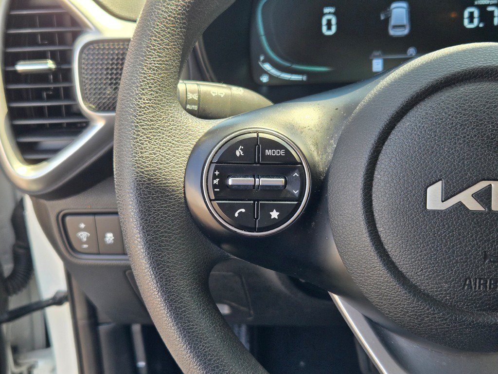 Used 2025 Kia Soul LX w/ LX Technology Package FWD image 28