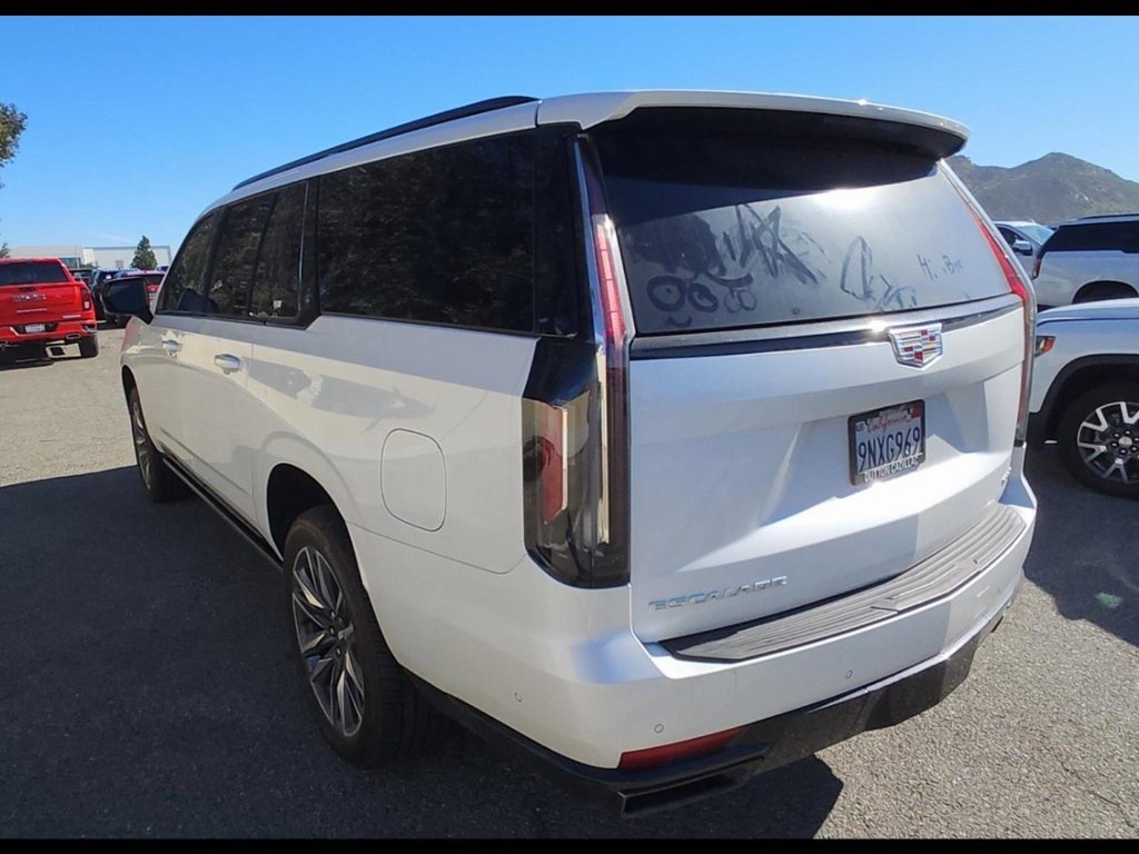 Used 2024 Cadillac Escalade ESV Sport Platinum w/ Heavy-Duty Trailer Package image 9