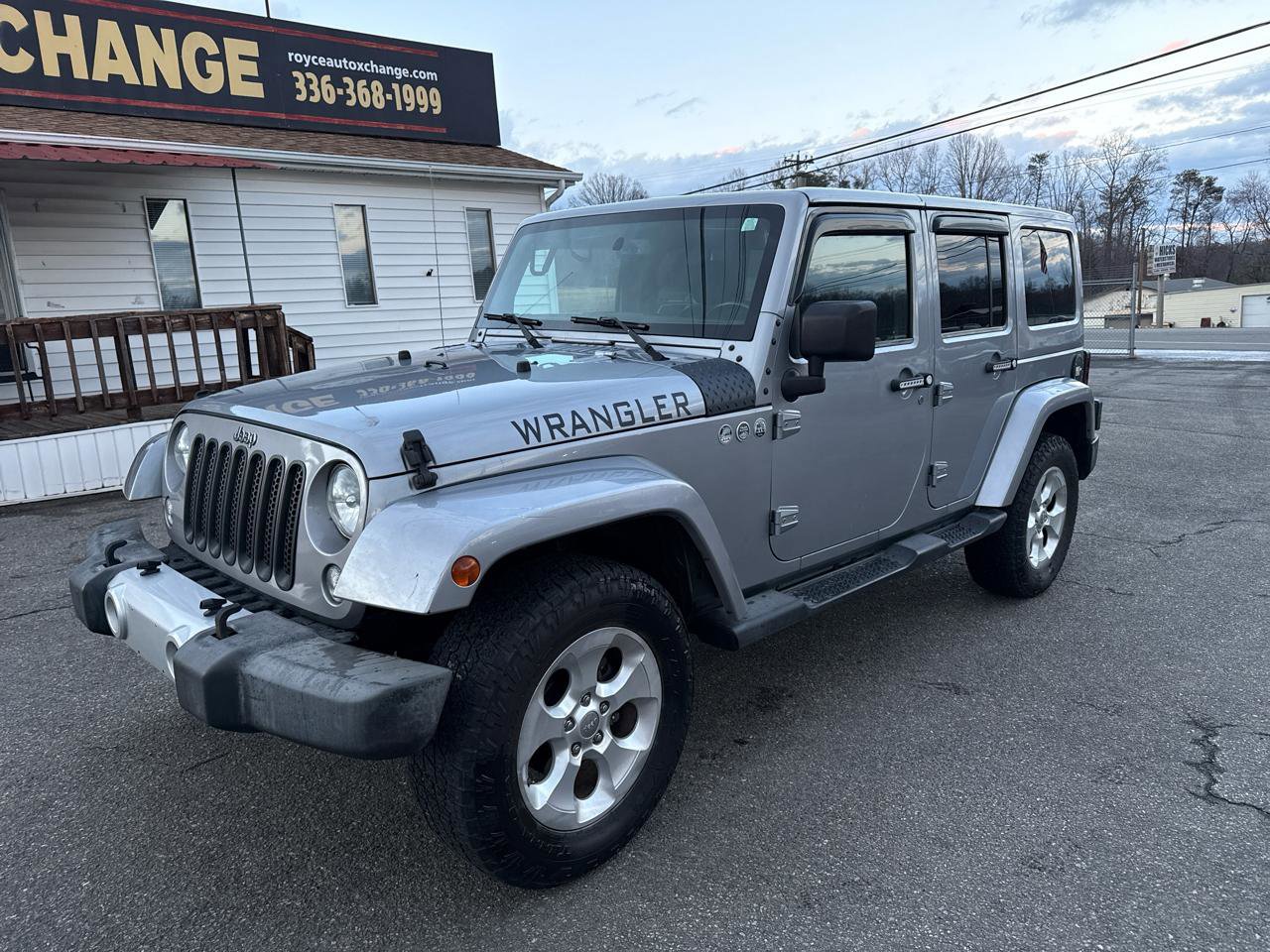 Used 2015 Jeep Wrangler Unlimited Sahara w/ Connectivity Group AWD/4WD image 3