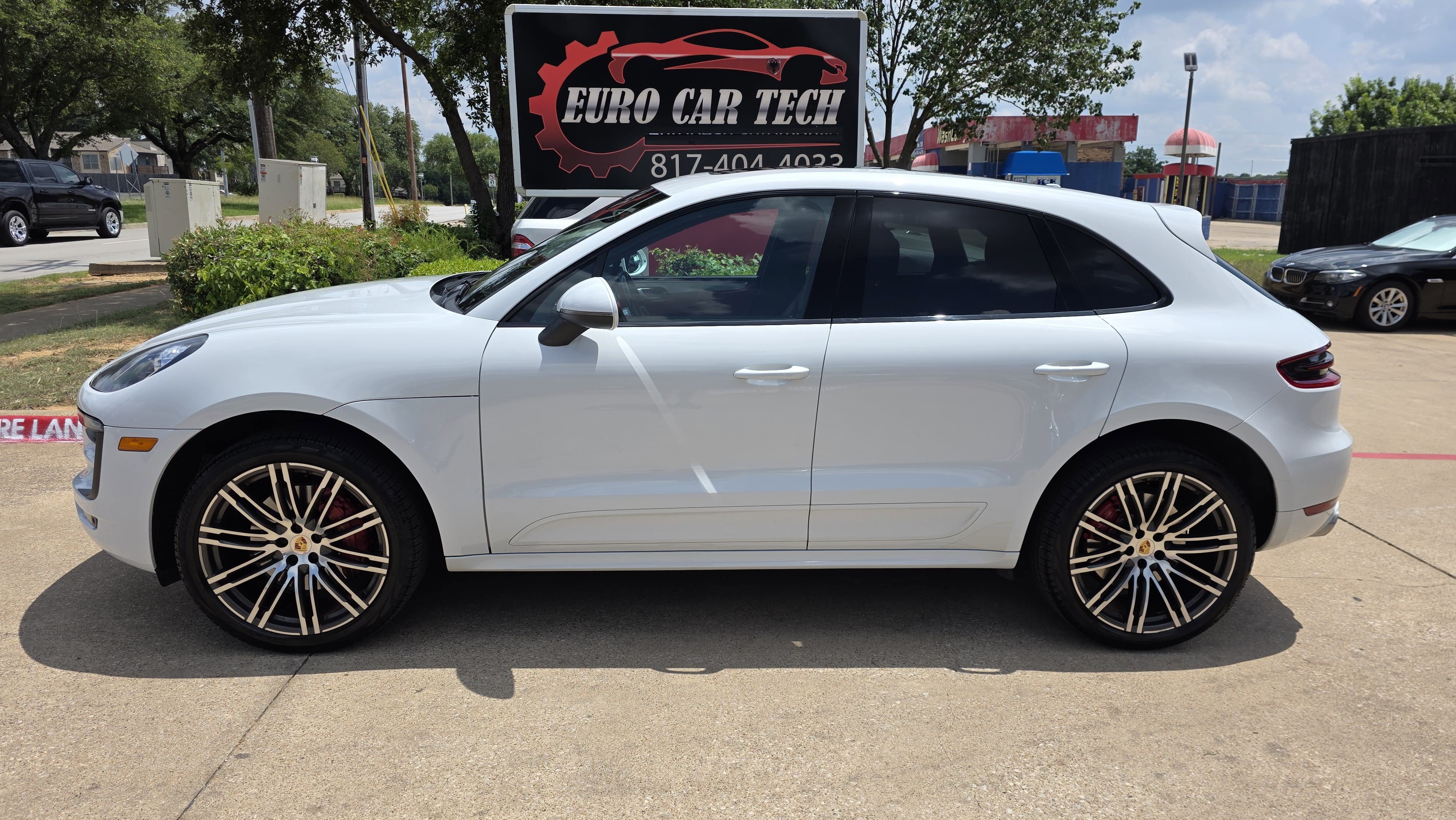 Used 2018 Porsche Macan Turbo AWD/4WD image 43