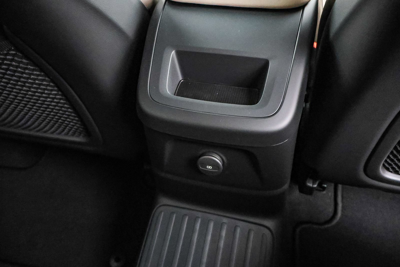 New 2026 Volvo XC60 T8 Plus AWD/4WD image 19