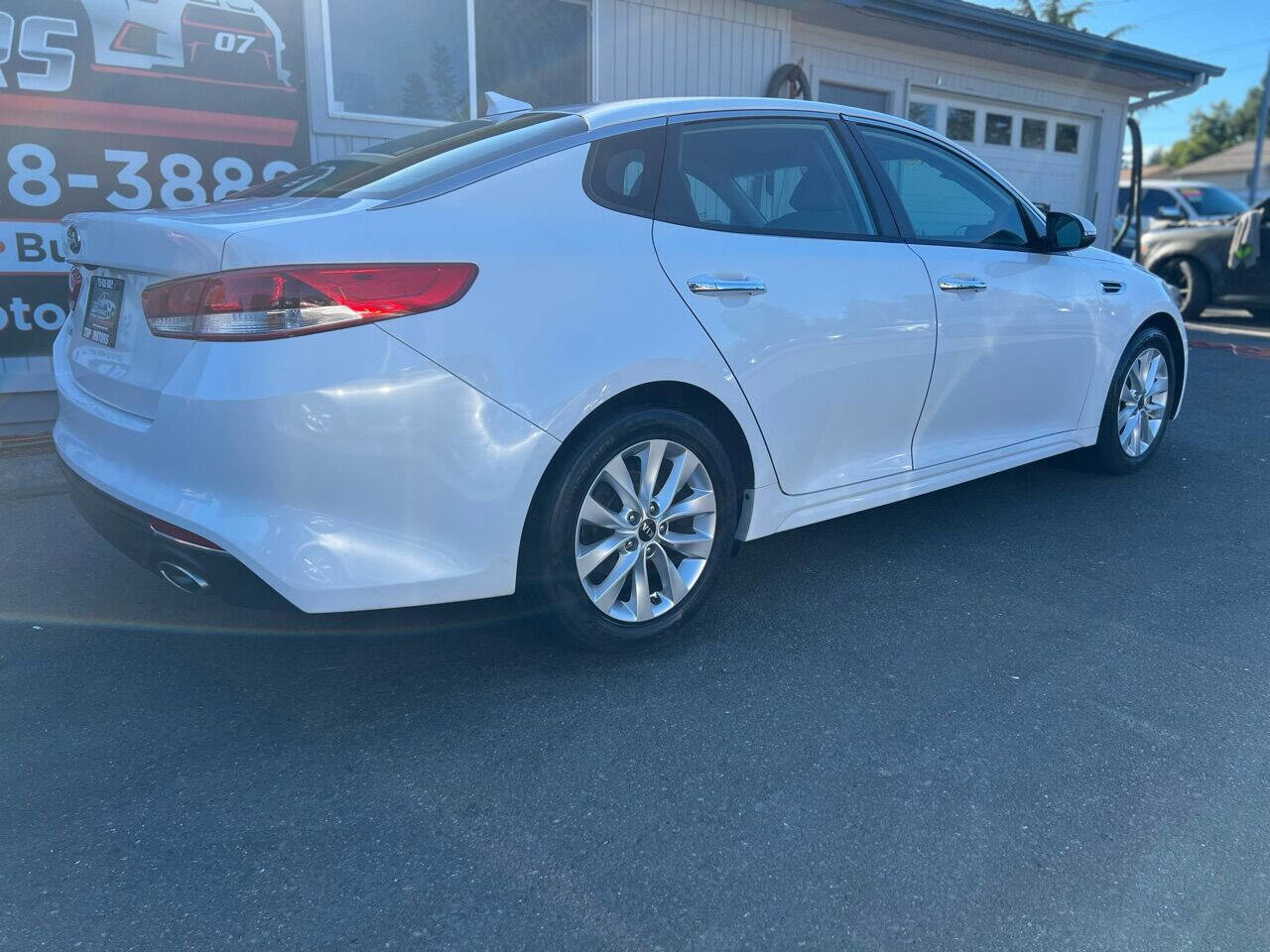 Used 2016 Kia Optima LX w/ Option Group 014 FWD image 5