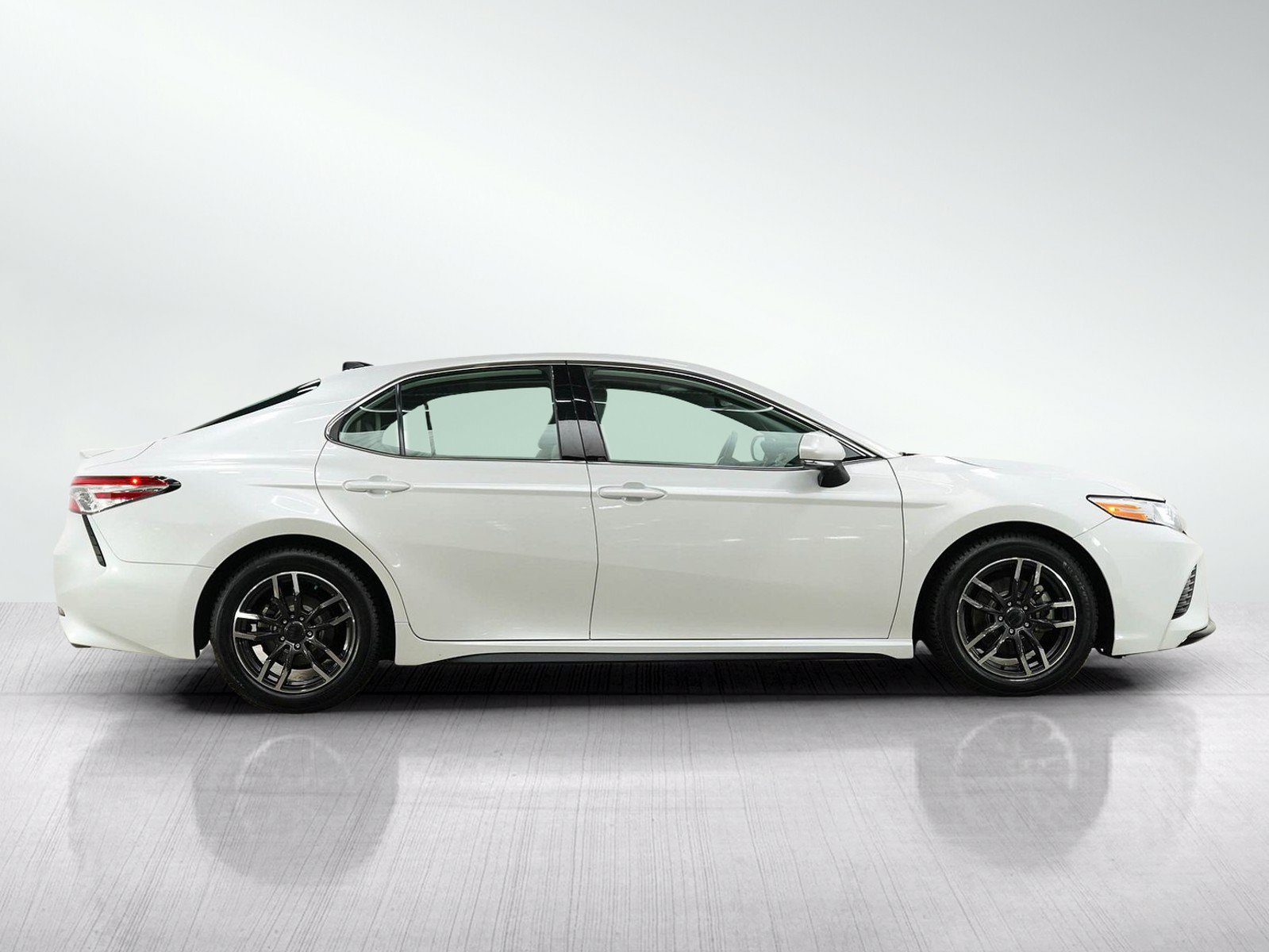 Used 2020 Toyota Camry XSE w/ Blackout Package FWD image 6