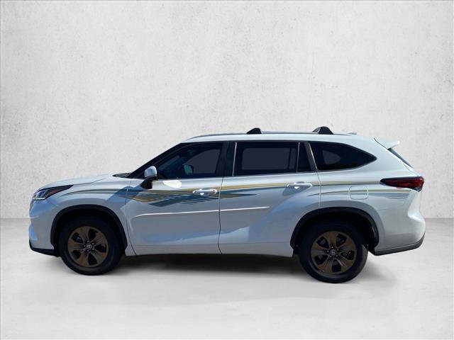 Used 2023 Toyota Highlander Bronze Edition FWD image 14
